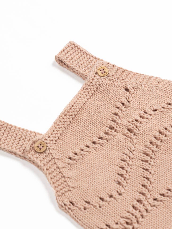 Mono rosa con forma de ondas