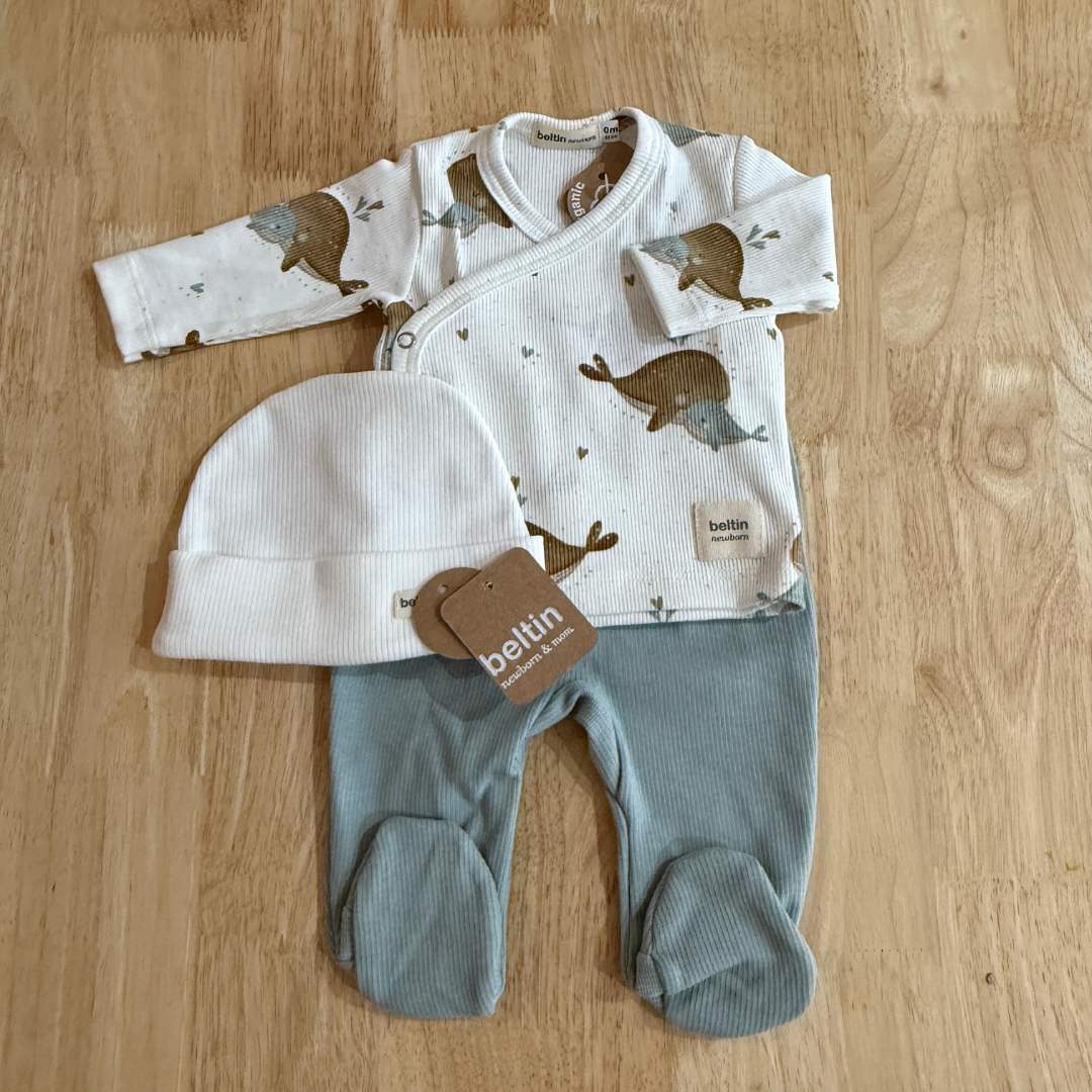 Set Primera Puesta Ballena con gorrito y arrullo