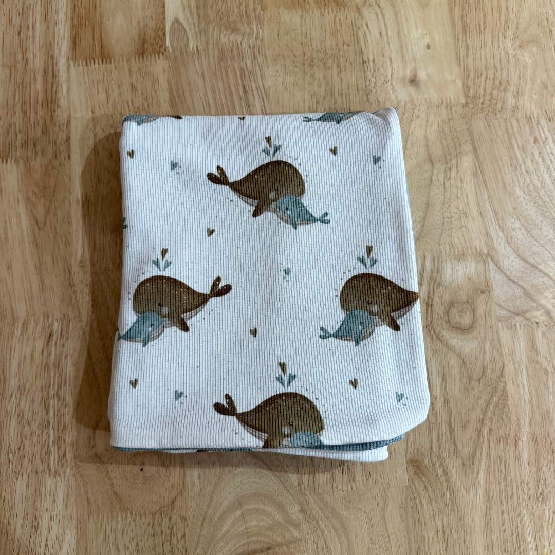 Set Primera Puesta Ballena con gorrito y arrullo