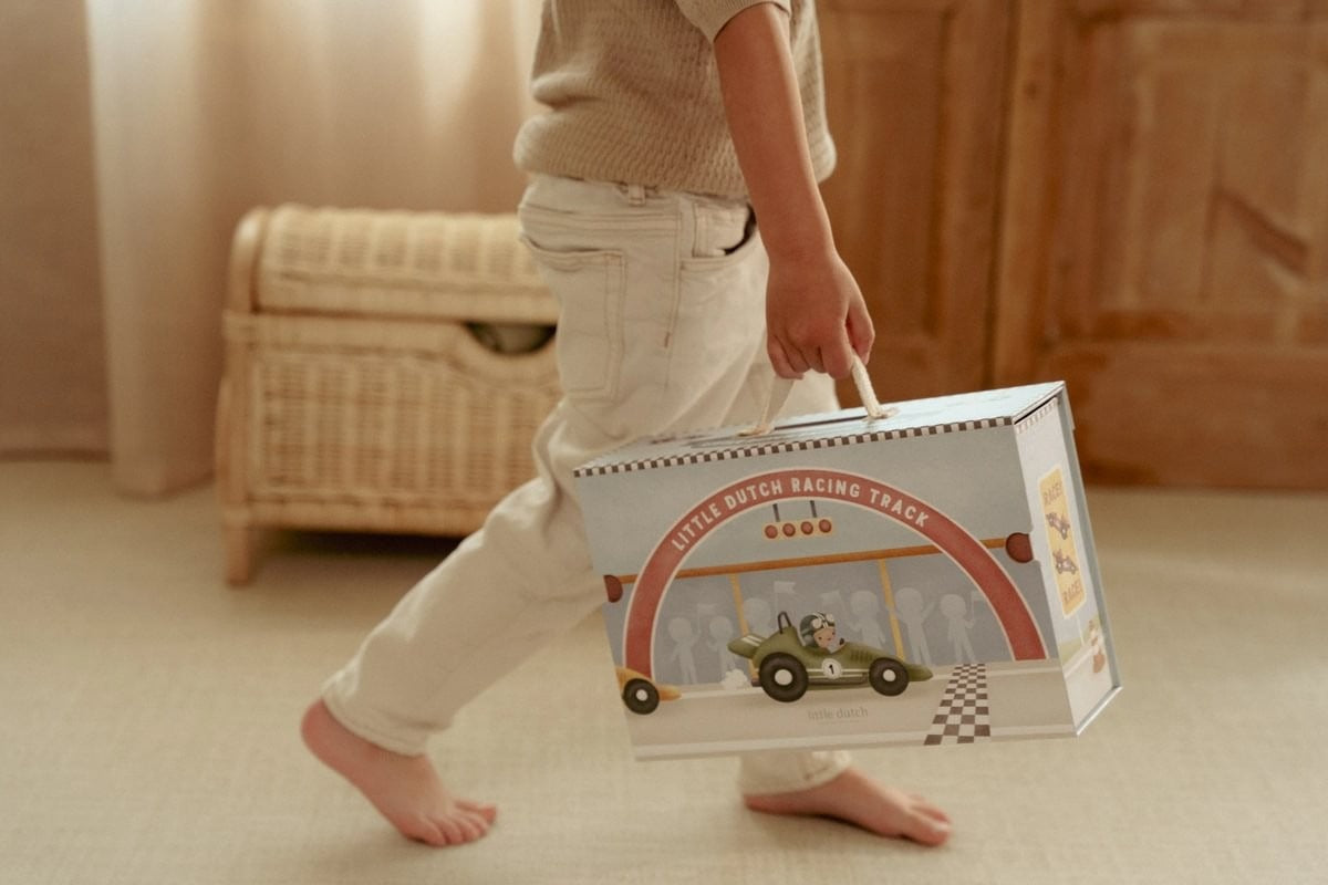 CAJA DE JUEGO CON PISTA CARRERAS FSC LITTLE DUTCH