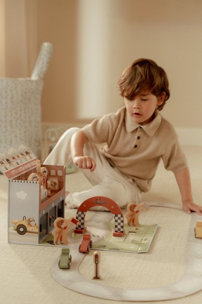 CAJA DE JUEGO CON PISTA CARRERAS FSC LITTLE DUTCH