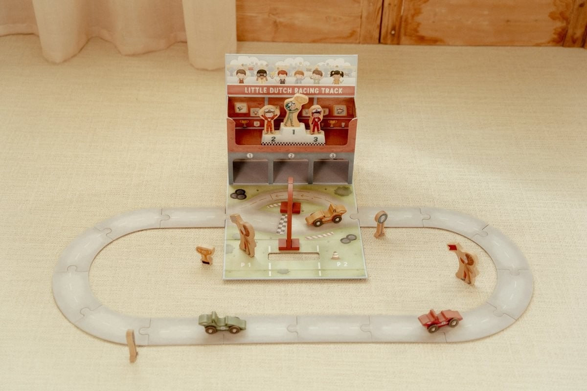 CAJA DE JUEGO CON PISTA CARRERAS FSC LIT