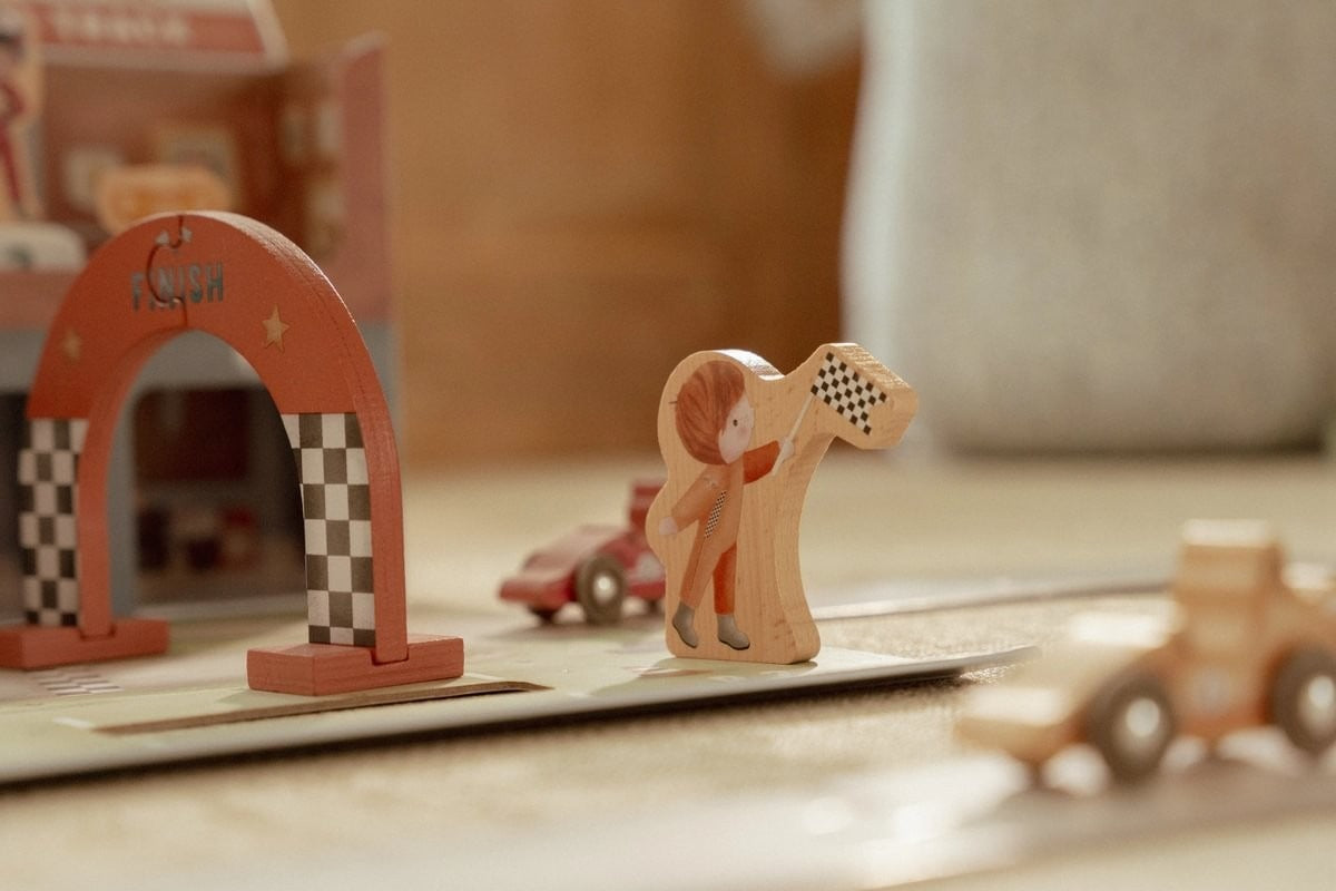 CAJA DE JUEGO CON PISTA CARRERAS FSC LITTLE DUTCH