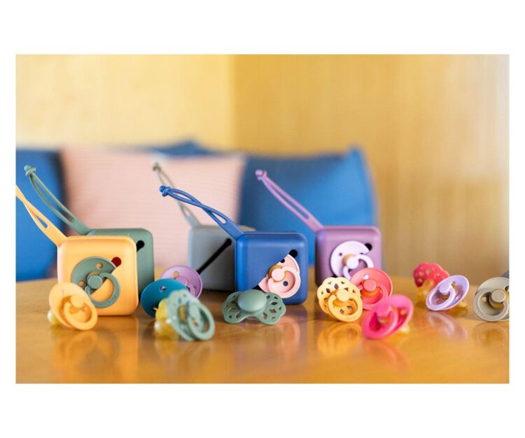 Portachupetes Case BIBS Dark Oak - Imagen 3